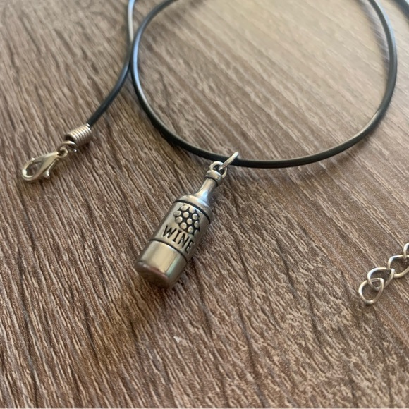 Vintage Y2K Charm on new Chain - UpCycled 90’s Jewelry - Wine Bottle Necklace - Picture 2 of 7